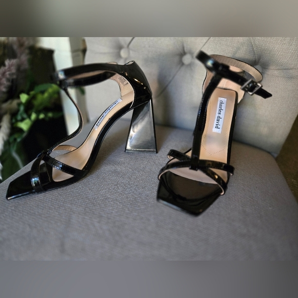 NWOT Charles David "Tucker" Black Patent Leather Geometric Block Heels ~ 7½ - Picture 8 of 9